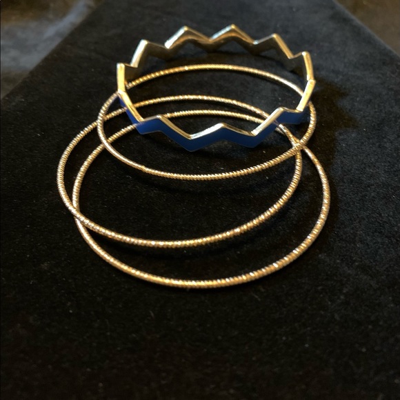 (4)Gold/Bangles 2.5” diameter. Blue/gold is zig zag design - Picture 4 of 4